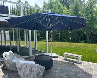 XL PATIO UMBRELLA W/ COVER & MOVEABLE BASE