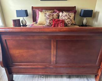 SLEIGH BED - OAK