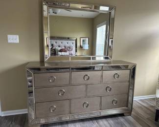 MIRRORED DRESSER