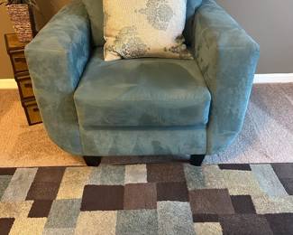 ACCENT CHAIR
