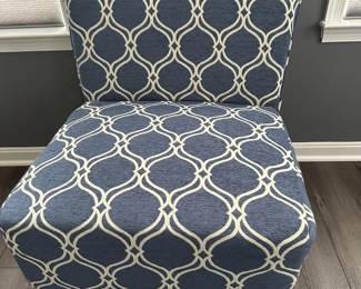 ACCENT CHAIR