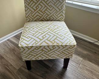 ACCENT CHAIR