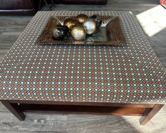 DECORATIVE CENTER CONSOLE TABLE
