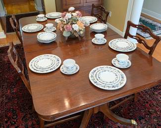 Dining Room Table w/1 leaf