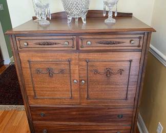 Antique Gentleman Chest