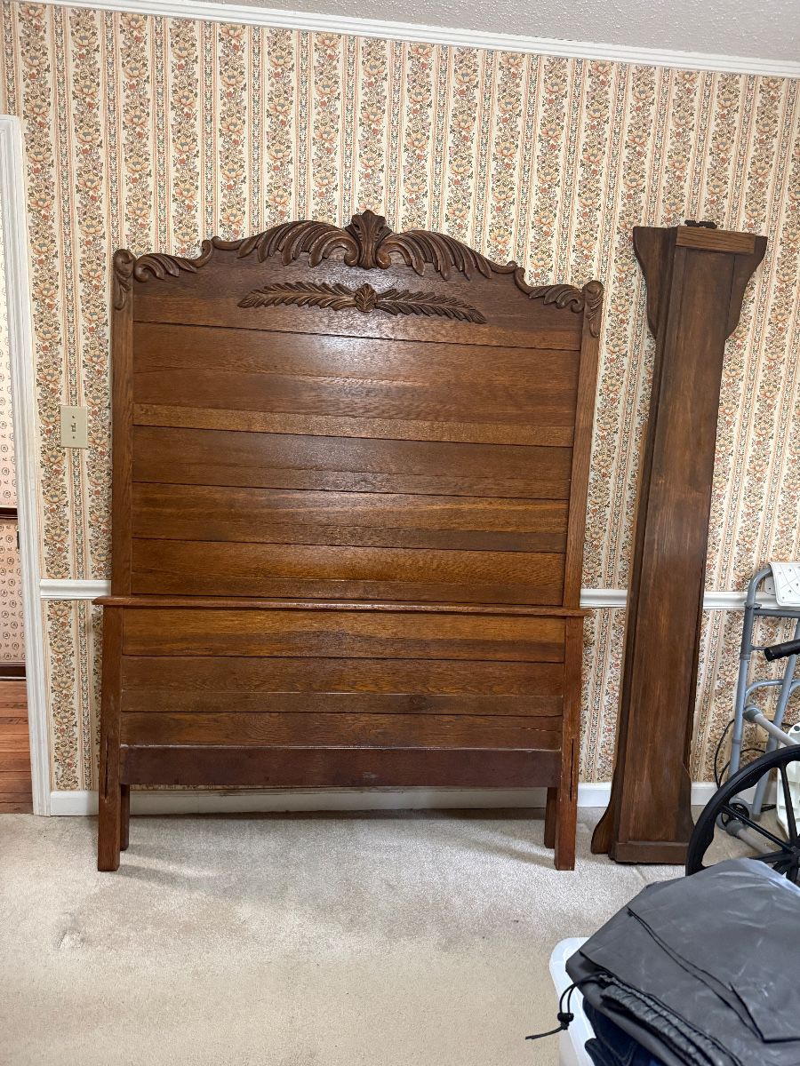 Antique full bed