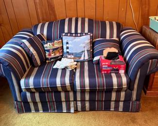1990's love seat $80