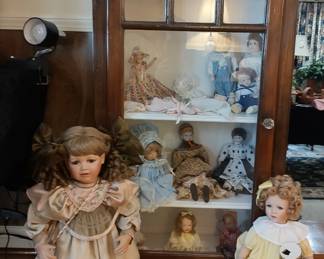 Arts & Craft Curio, Doll Collection