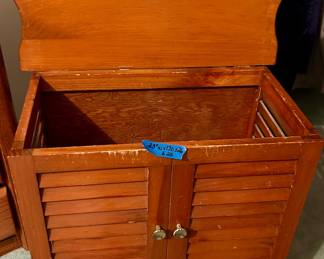 Vintage wood hamper $20