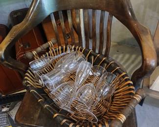 Desk chair, basket