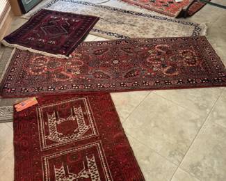 Showing the Persian rug  sizess 