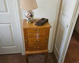 Jewelry cabinet