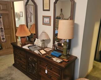 Vintage Dresser w/dual mirrors