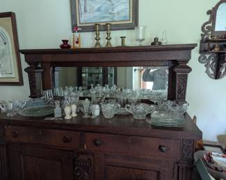 Vintage bureau. Glassware
