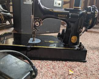 Singer featherweight. Like new.