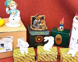 FIGURINES LOT