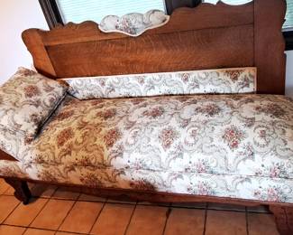 FAINTING SOFA COUCH