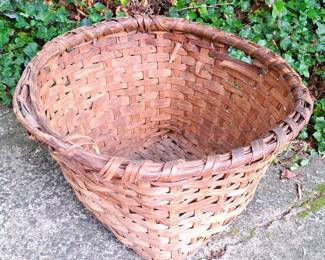 VERY LARGE ANTIQUE LAUNDRY BASKET HAND WOVEN