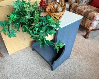 Nightstand, wall cherubs, silk ivy