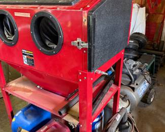 #9 Central Machinery 40 lb capacity floor blast cabinet $150.00