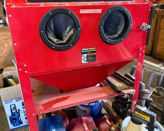 #9 Central Machinery 40 lb capacity floor blast cabinet $150.00