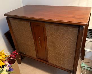 #17 Vintage Stereo RCA Victor "Total Sound" 30x16x28 $80.00