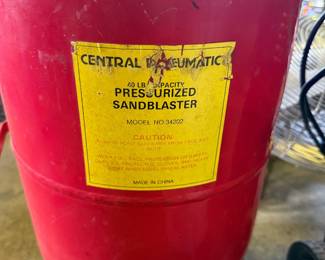 #6 Central Pneumatic Pressurized sand blaster #34202 $80.00