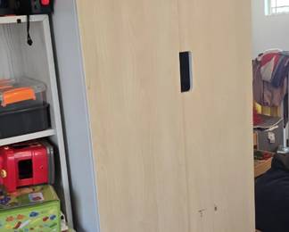 Kid dresser