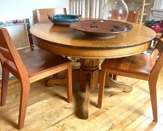 Round oak dining table