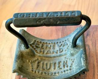 antique cast iron Geneva hand fluter Sad Iron