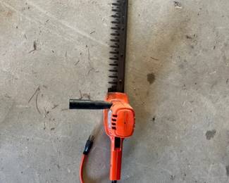 Black & Decker 13" Single Edge Shrub & Hedge Trimmer