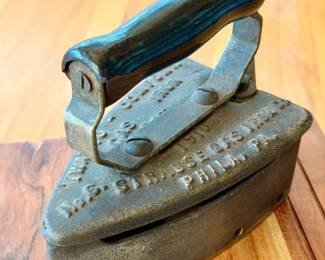 1910 "IWANTU" Comfort gas iron made by the Strause Gas Iron Company of Philadelphia, Pennsylvania