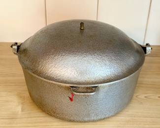 Club Aluminum Hammered Pot With Cover