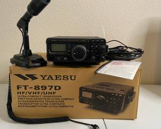 YAESU FT-897D HAM RADIO, WITH OG BOX, MICROPHONE & MANUAL