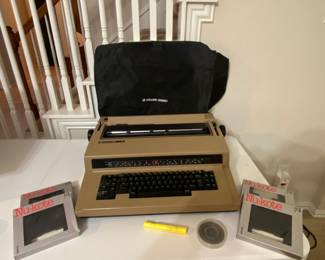 VINTAGE SILVER REED ELECTRONIC TYPEWRITER/WORD PROCESSOR