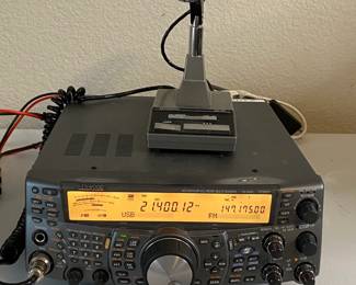 KENWOOD AMATEUR RADIO TRANSCEIVER W/ MIC
