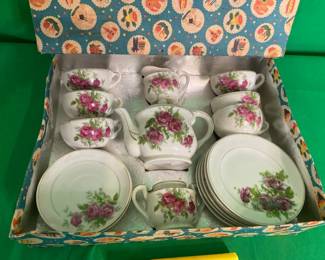 VNTG JAPANESE PORCELAIN TOY TEA SET