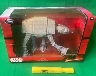 DISNEY STAR WARS AT AT DELUXE DIE CAST VEHICLE (NIB)
