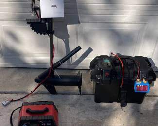 BOAT TROLLING MOTOR/BATTERY & BOAT CHARGER