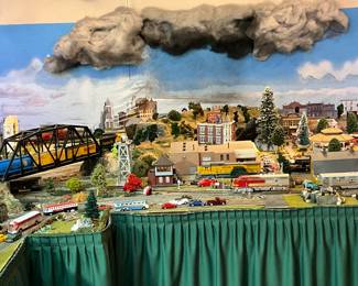 CUSTOM MODEL RAILROAD LAYOUT AND TOPSIDE CREEPER LADDER