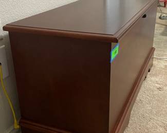 LANE CEDAR CHEST WITH KEY