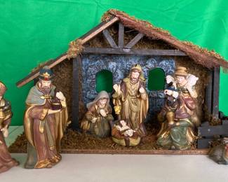 PORCELAIN NATIVITY SET & NATIVITY CRECHE