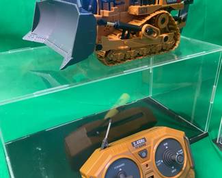 RC BULLDOZER & CASE ( WORKING)