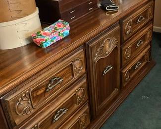 sturdy larger dresser w/mirror 