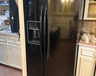 nice refrigerator, works great 
