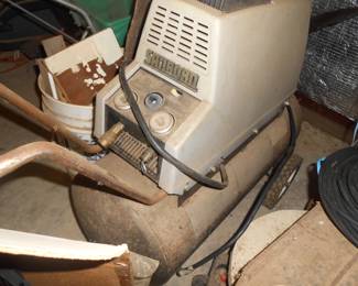 Air Compressor ( works but outport broken)