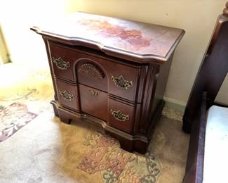 Mahogony side table (pair).