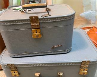 Starline Vintage 2 piece luggage