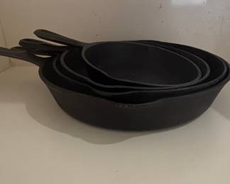 3-Piece Pre-Seasoned Cast Iron Skillet Set