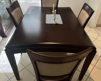 Broyhill Furniture Dining Set